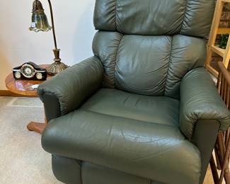Hunter green recliner/living room 
