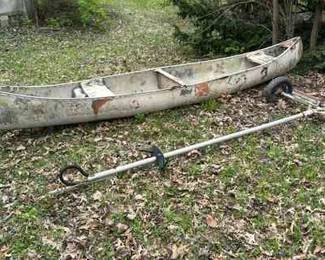 15 1 2 Foot Fiberglass Canoe Has Repairs 