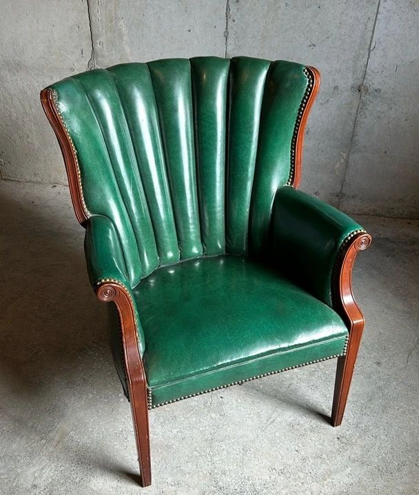 001 Vintage Queen Anne Chair Green Vinyl