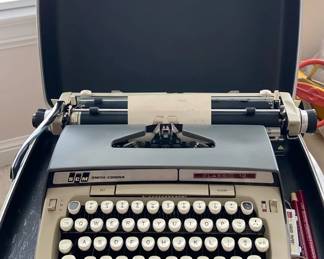 Smith Corona Classic 12 Typewriter In Original Case
