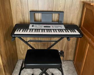 Yamaha keyboard with stand, bench and carrying case