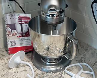 KitchenAid Artisan 10 Speed Mixer With Attachments And Manual 