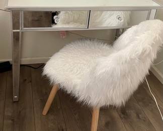 2 Drawer Mirrored Dressing Table With Faux Fur Indecor Chair
