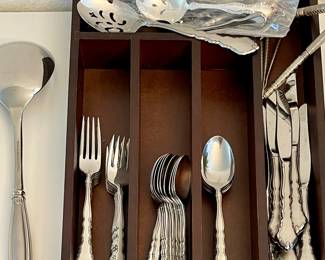8 Piece Set Of Oneida Community Stainless Silverware And - Tea Spoons, Table Spoons, Forks, Serving Pieces