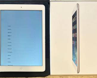 Apple Ipad 16GB Silver with Original Box And Covers