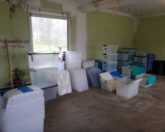 Large selection of totes in variouse sizes