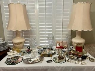 Jewelry, vintage lamps & glassware