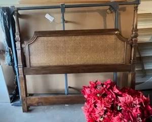 Queen bed, mattress & boxspring