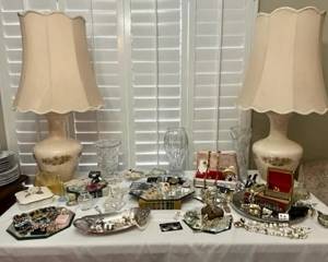 Jewelry, vintage lamps & glassware