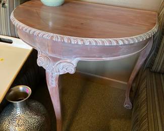 Half Side Table
Great condition.
30” across x 21” deep x 30” tall
Must be able to move and load yourself