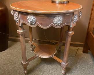 Round side table
Great condition!
27” across x 30” tall
Must be able to move and load yourself