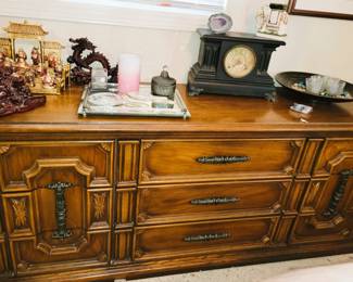 9-drawer traditional dresser