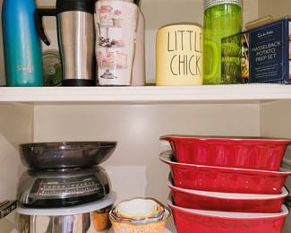 Kitchen bowls, casseroles, mugs and travel containers