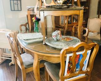 French Dining table set with 1 leaf and 6 chairs
