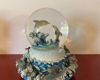 Dolphin wind up music globe. Plays "Born Free".