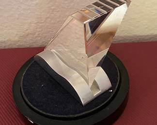 Laddie Dill glass sculpture
