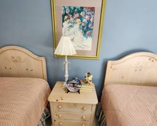 Thomasville Bedside Table