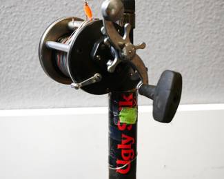 Shakespeare Ugly Stik GX2 2-Piece 6'6" Spinning Rod USCA662MH w/Penn Reel