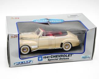 Welly GM 1941 Chevrolet Special Deluxe 1/25 Diecast Metal Model Car - New in Box