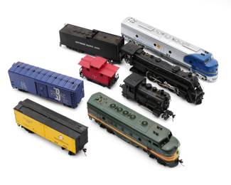 Lot of 8 HO Scale Trains and Train Cars