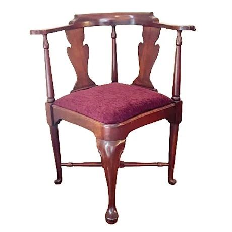 Lot 001  
Antique Mahogany Queen Anne Style Corner Chair