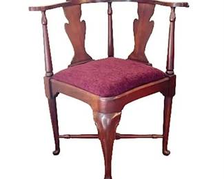 Lot 001  
Antique Mahogany Queen Anne Style Corner Chair
