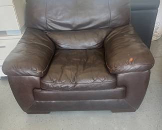 41. One of two armchairs to dark leather brown couch set