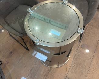 10. Top view of glass and brush, steel dining table base