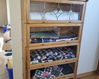 5 stack barrister.  Many quilts