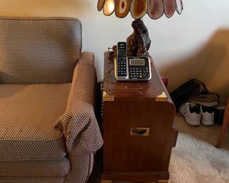 . . . wonderful retro geode lamp on cute end table