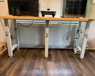 Adjustable work station