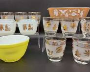 Vintage MCM Mid Century Modern PYREX Ovenware, Brown Baking Dish with Americana Motif, Round Yellow Bowl, 2 Small White Lidded Americana Cat Motif Dishes. 8 Frosted Golden Leaf Glasses.
