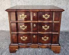 20th C Henredon Folio Fourteen Traditional Chest or Drawers with Serpentine Front
