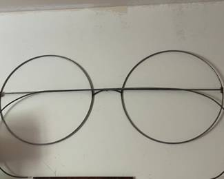 4 foot eye glasses