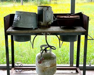 Cast Iron Dutch Oven, Gas Grill