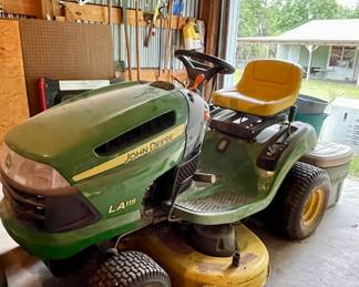 John Deere Mower LA 115