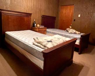 Solid Wood Twin Headboard/Footboards, Twin Mattresses
