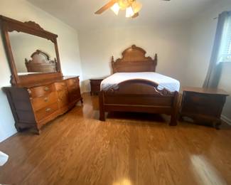 4 piece vintage solid oak queen bedroom set