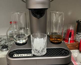 Bartesian cocktail maker