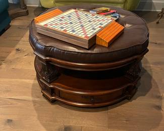 round leather cushioned coffee table/ottoman