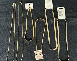 Elegant Gold-Tone Necklace Assortment – Various Lengths and Styles