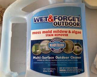 Brand New - WET & FORGET Outdoor Ready to Use Moss, Mildew & Algae Stain Remover. 