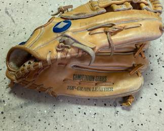 Spalding Canyon 42-052 Baseball glove Mitt 13 inch LHTCompetition Series