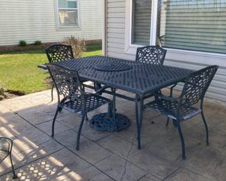 Cast Iron Metal Table with 4 Chairs