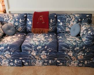 Beautiful and comfy Ethan Allen sofa.
