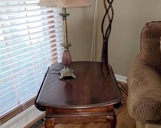 Round drop leaf end table