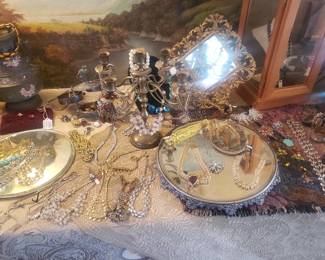 Assorted Vintage Jewelry