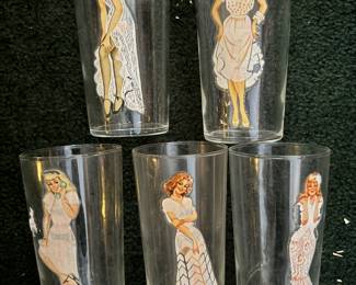 1940/50s pin up girl disappearing glasses 