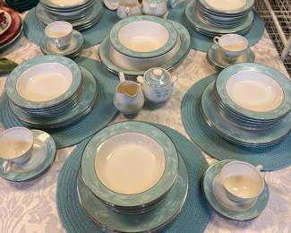 Cavalier Eggshell Dinnerware