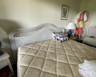 king bed w/wicker headboard